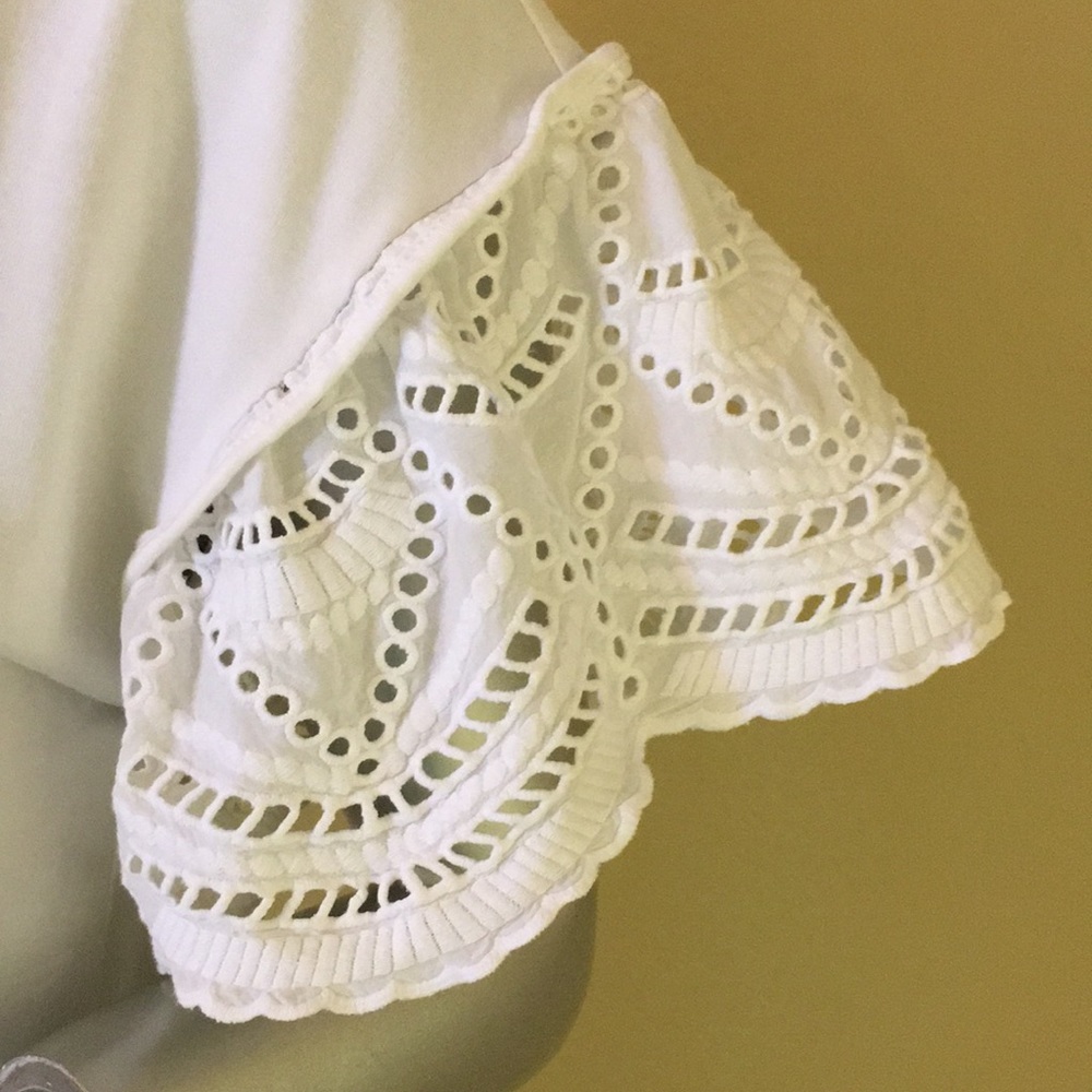 WHBM | EYELET FLUTTER-SLEEVE TEE STYLE: 570287209 - Picture 8 of 14